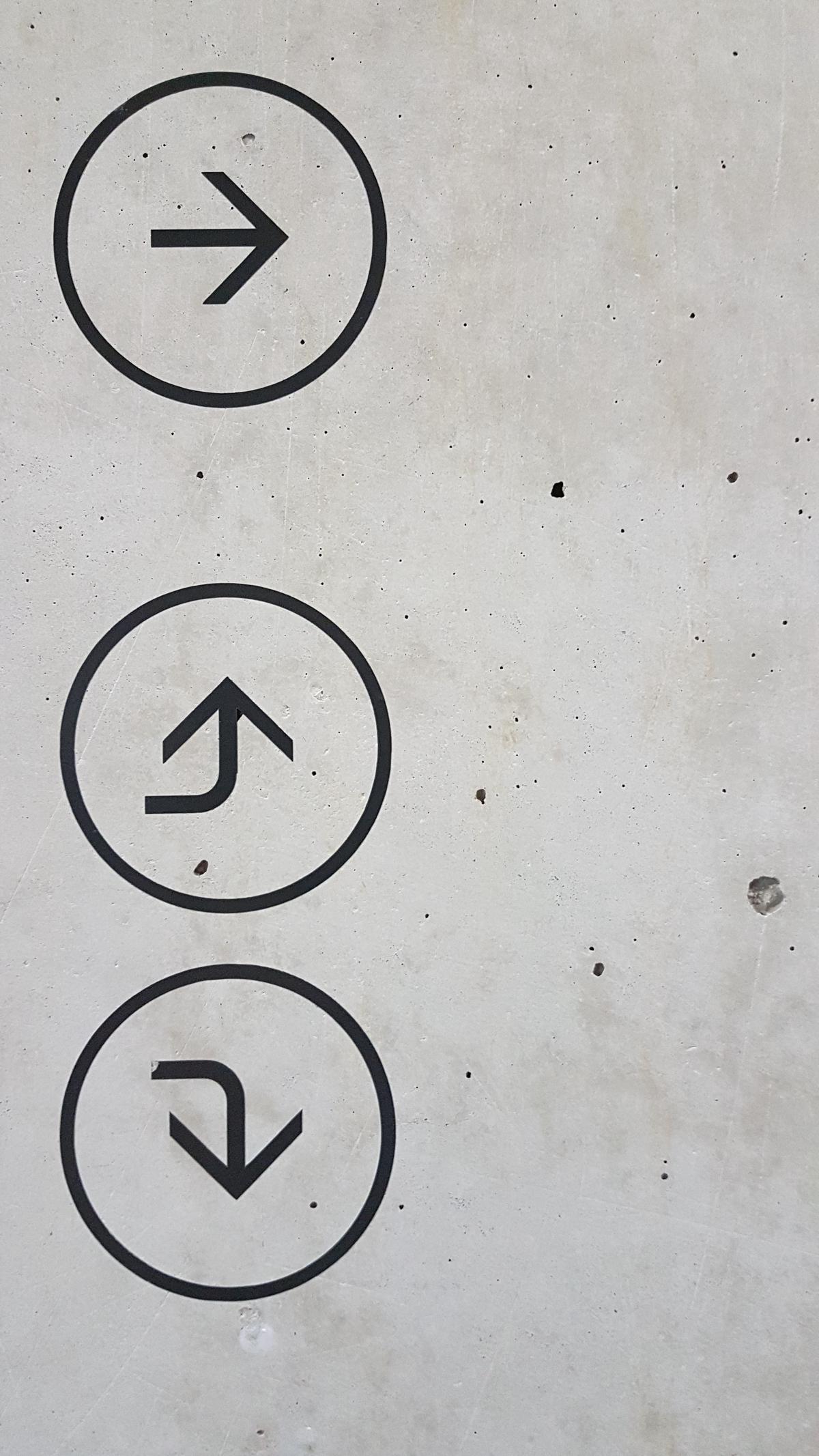 An image of four different arrows pointing up representing different stock market strategies: growth investing, dividend investing, value investing, and momentum investing.